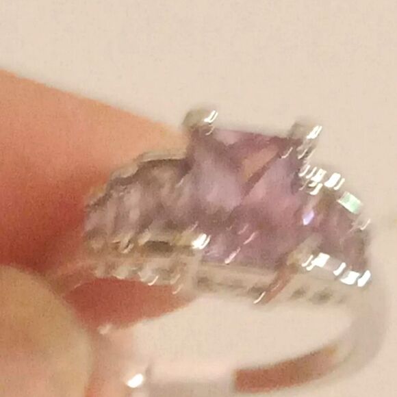 925 Sterling Silver and Amethyst Ring Size 8 - Picture 1 of 3